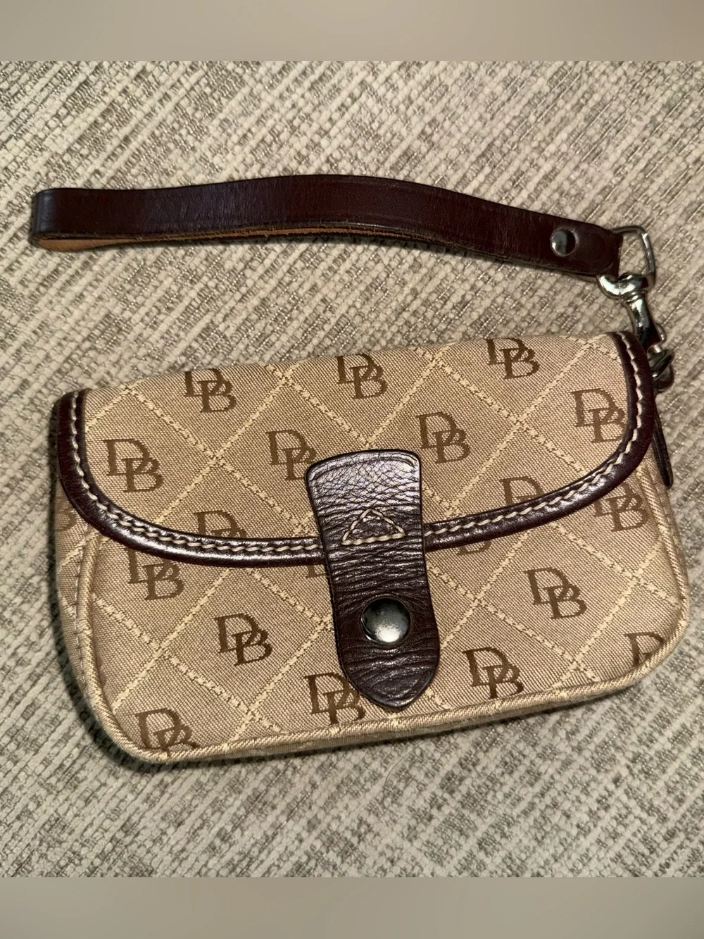 Dooney & Bourke Wristlet Brown Canvas Leather Signature Clutch Y2K Logo USA